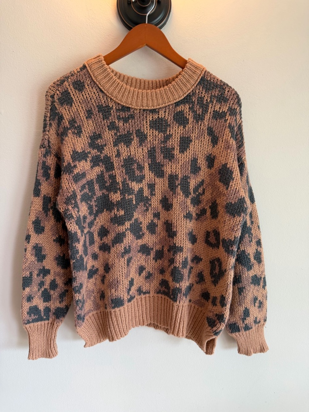 Aerie Leopard Print Crewneck Sweater Tan Gray Chunky Knit Pullover XS